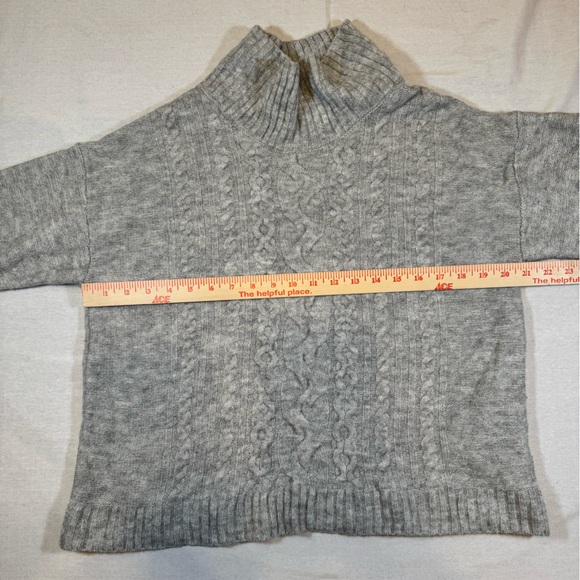 GAP Light Gray Cable Knit Boxy Turtleneck Sweater - Picture 5 of 7